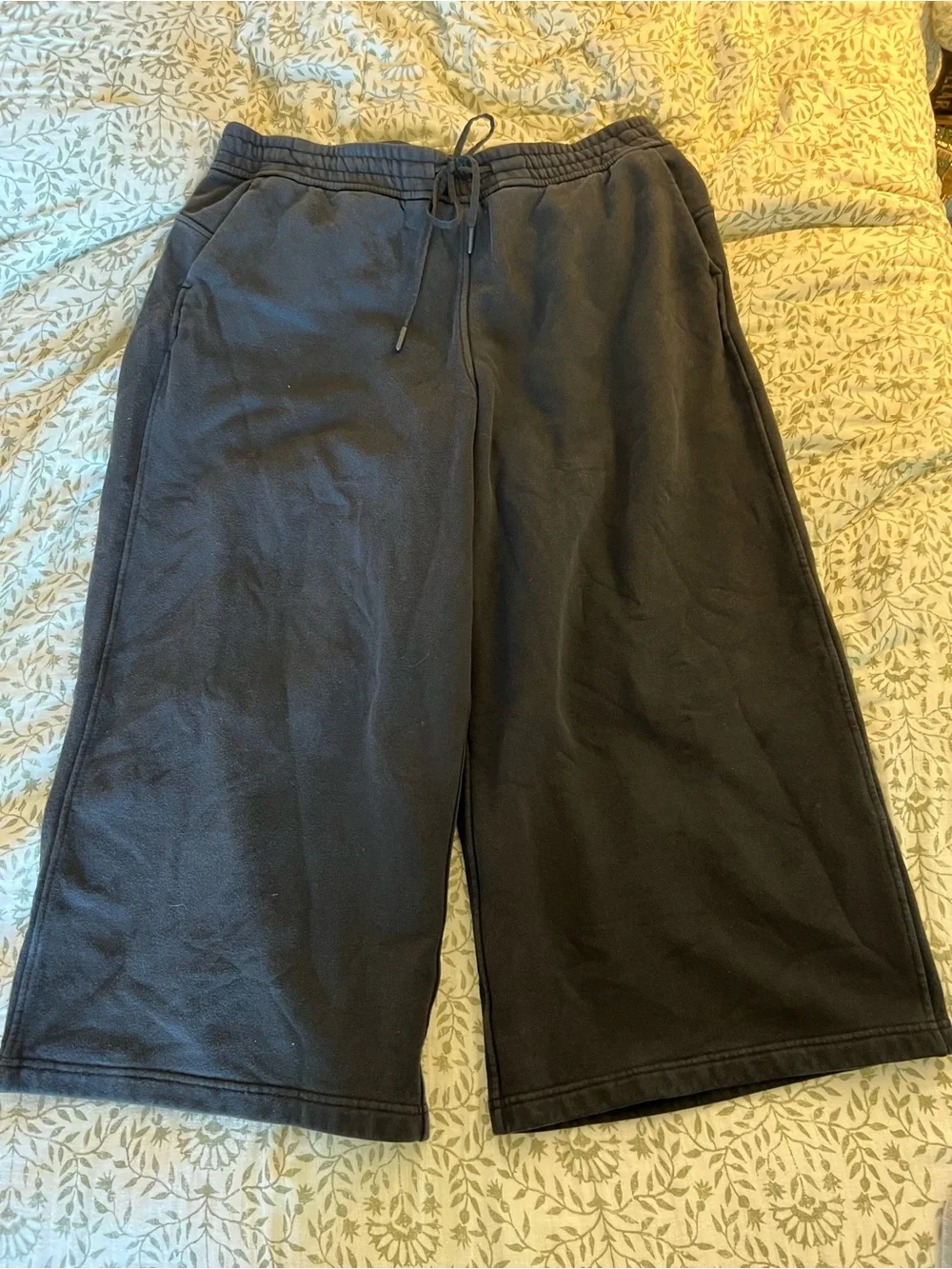 Black Lululemon Loungeful High-Rise Wide-Leg Cropped Pants - size 14